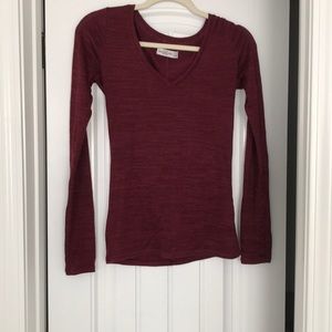 Abercrombie v neck long sleeved tee